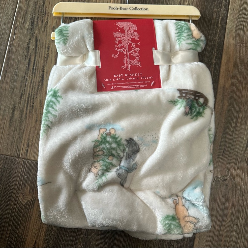 Winnie the Pooh Christmas 30X40 plush baby blanket cream NEW holiday collection - Picture 5 of 8